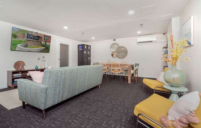 Oak Park City Apartments Lounge