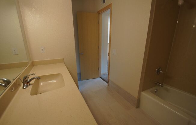 1 bed, 1 bath, 780 sqft, $1,448, Unit 414