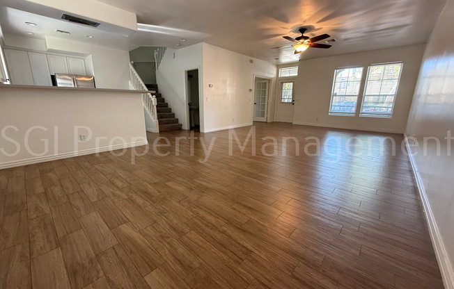 942 S ASH AVE