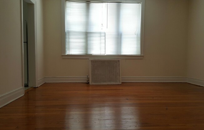 3 beds, 2 baths, 1,300 sqft, $2,300, Unit H1
