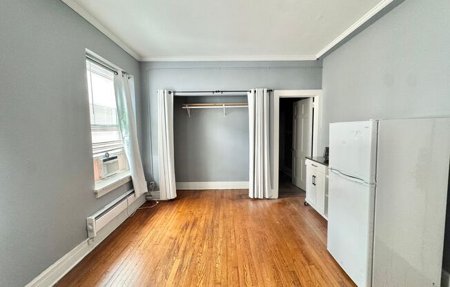 Studio, 1 bath, $895, Unit 204