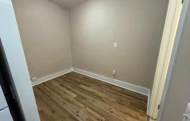 Studio, 1 bath, 350 sqft, $875, Unit 1625-206 East Ave