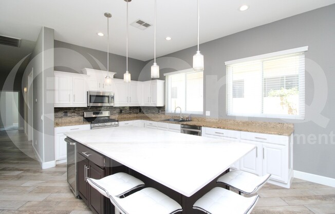 830 W CHERRYWOOD DR