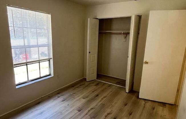 2 beds, 1 bath, $1,200