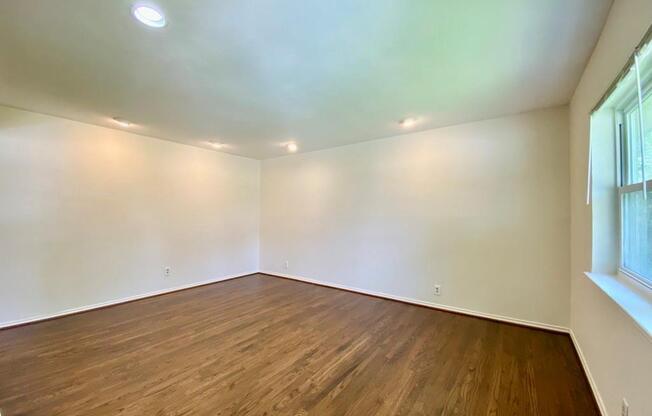 2125 Forest Oaks Dr