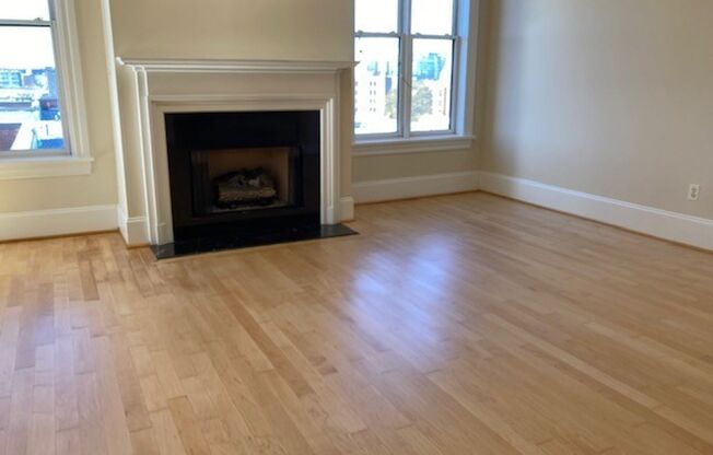 2 beds, 2 baths, 1,043 sqft, $5,200, Unit 706