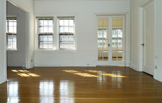 2 beds, 1 bath, 816 sqft, $1,300, Unit 24 - 316