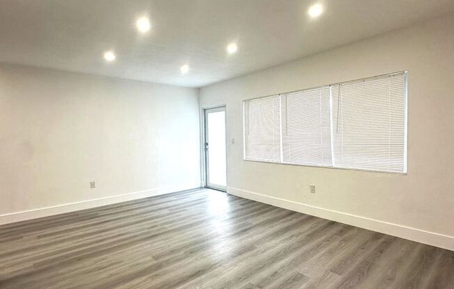 NORTH BEACH ISLAND - 3 Bedroom 2 Bath - Exquisite Apartment - Newly Remodeled - Parking