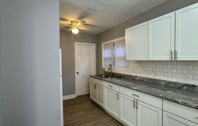 2 beds, 1 bath, $1,100