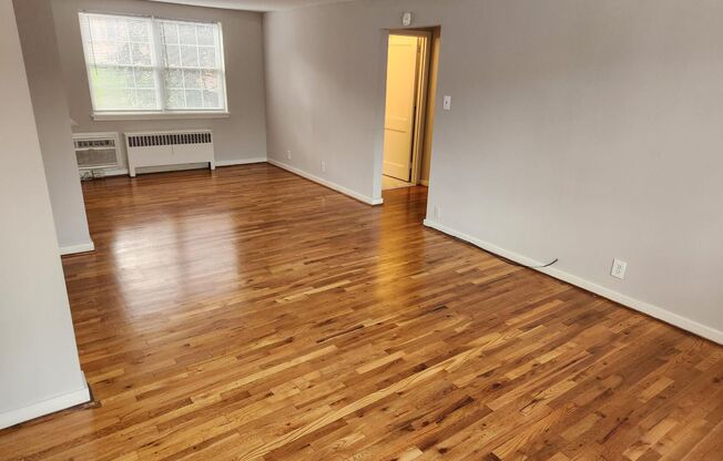2 beds, 1 bath, 897 sqft, $2,275, Unit A-23
