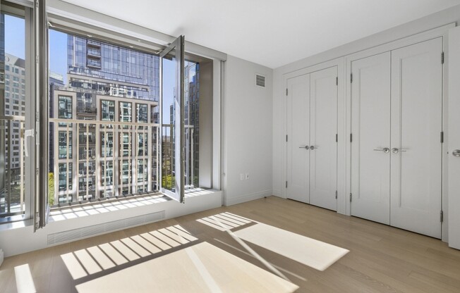 1 bed, 1 bath, 686 sqft, $5,600, Unit 1107