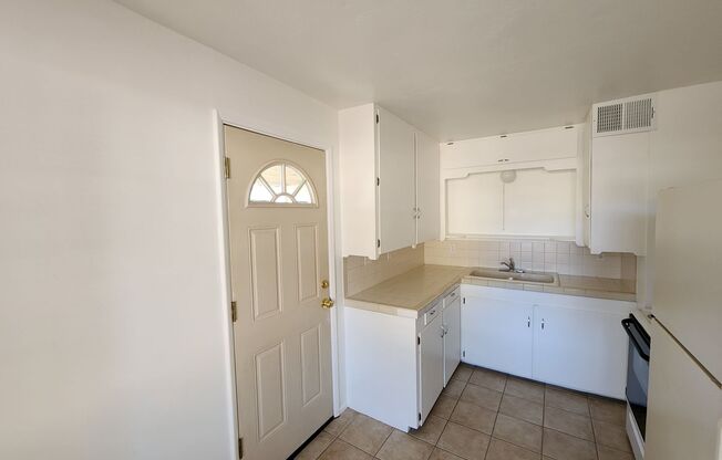 Fantastic 2 bed 1 bath right near ASU!