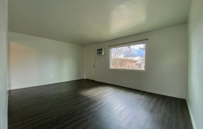 1712 W GARDNER AVE