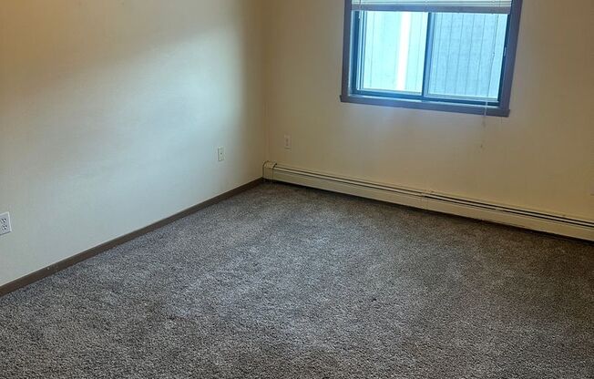 2 beds, 1 bath, 900 sqft, $850, Unit 115