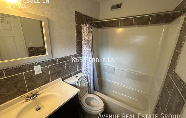 3 beds, 2 baths, 1,215 sqft, $1,475