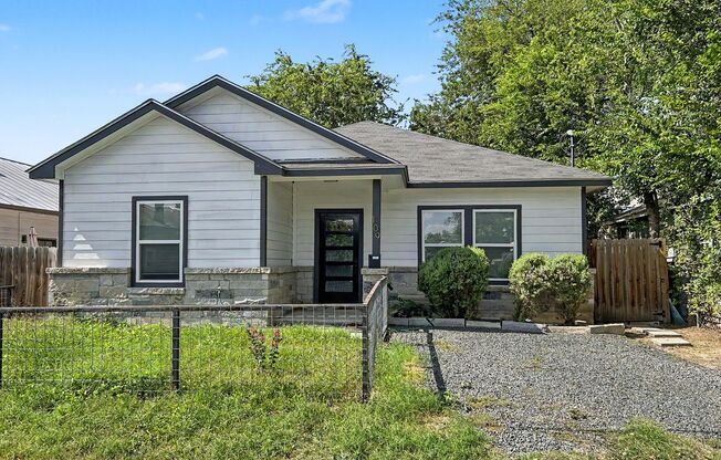 Modern 3-Bedroom Home Near Downtown
