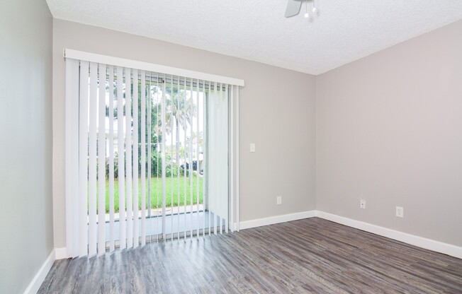 2 beds, 1 bath, 900 sqft, $1,800, Unit 5