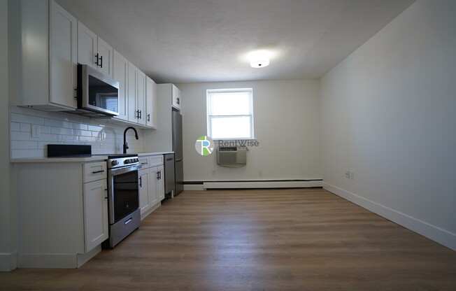 740 E 7 ST 
