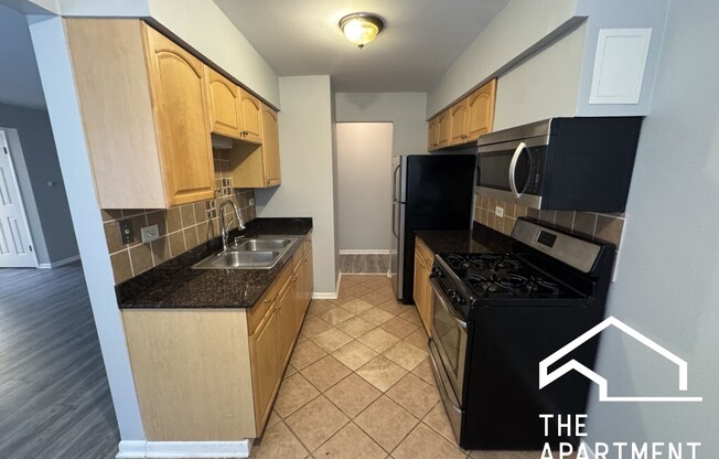3057 N NARRAGANSETT AVE
