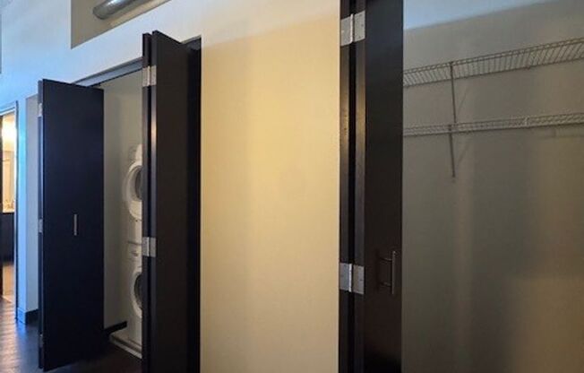 1 bed, 1 bath, 990 sqft, $2,100, Unit 211