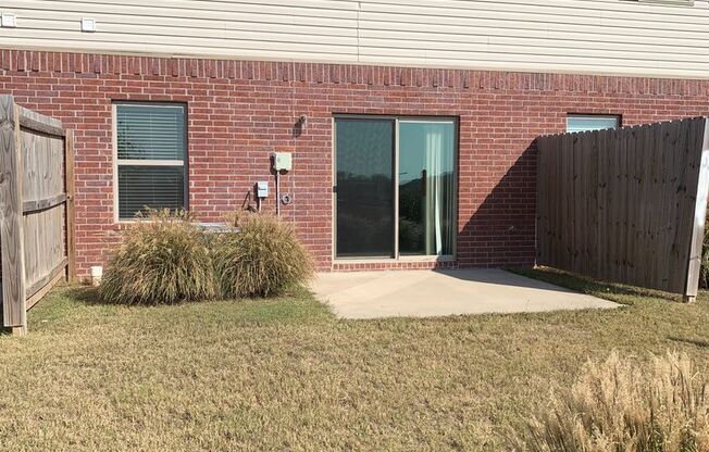 3 beds, 2.5 baths, $1,500