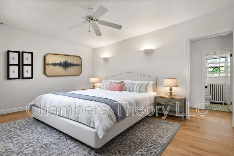 11 E ROSEMONT