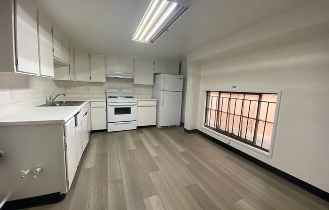 3 beds, 1 bath, $2,295, Unit 1411-6