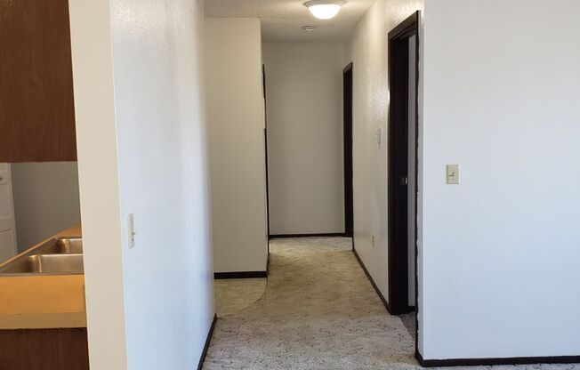 2 beds, 1 bath, $800, Unit 22