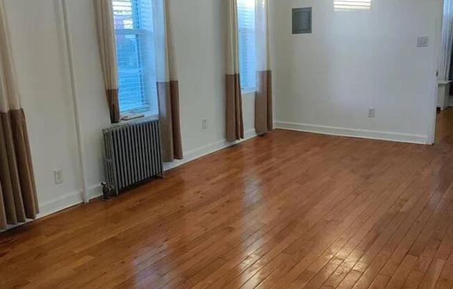 3 beds, 1 bath, $3,300