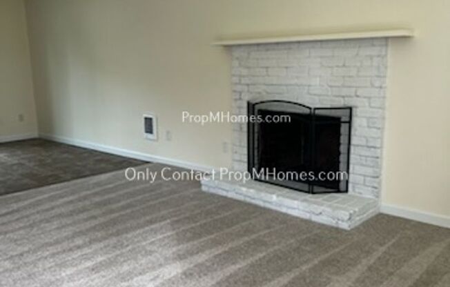 Beautiful Portsmouth Apartment In North Portland! Recently Updated: New Appliances, Paint & Carpet!