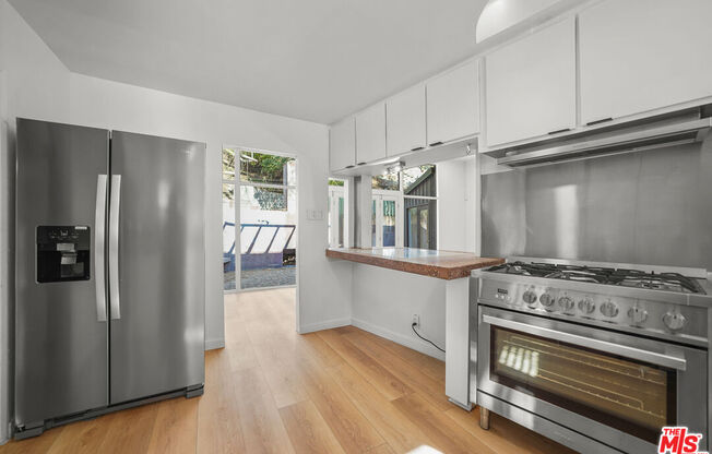 1806 BENEDICT CYN DR