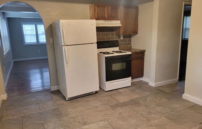 4 beds, 1 bath, $1,050