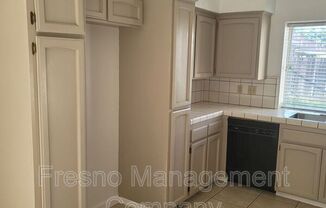 1415 E PORTLAND AVE