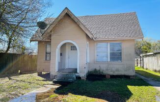 *Move-In Special!* 725 Highland Dr, Beaumont, TX 77705