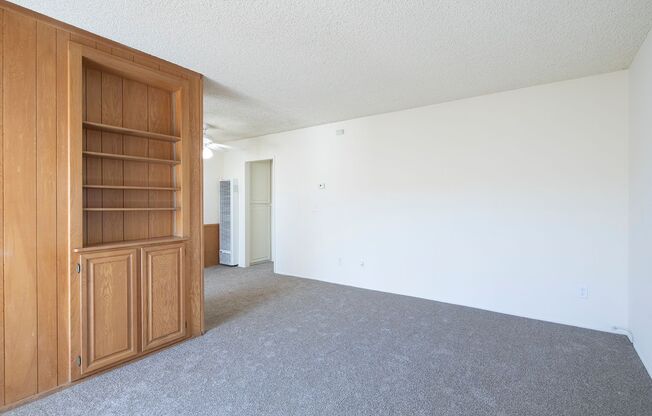 1BR with Parking in Pacific Beach, Just 3.5 Blocks from the Ocean!