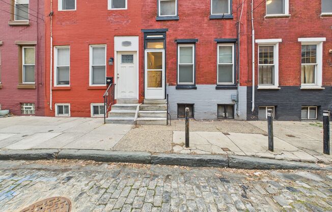 Spacious Three Bedroom Home in Franklintown!