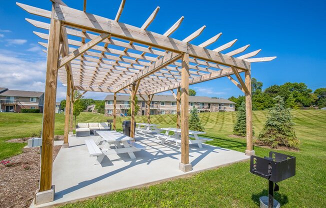 Garden Courtyard With Grills And Fireplace at Glen Hills Apartments, Glendale