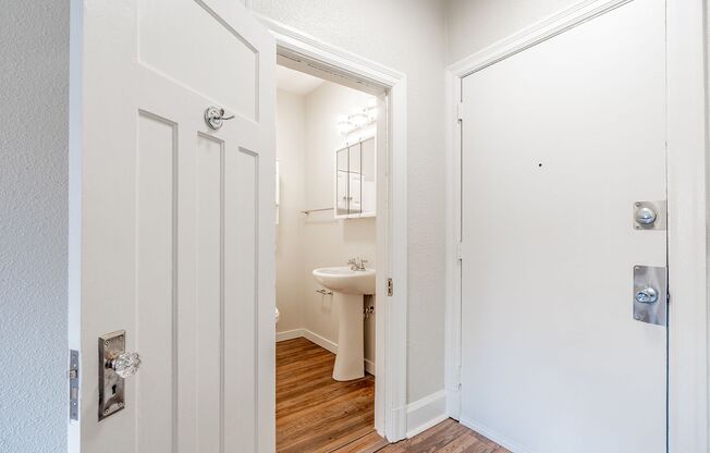 Studio, 1 bath, 348 sqft, $1,237, Unit 309