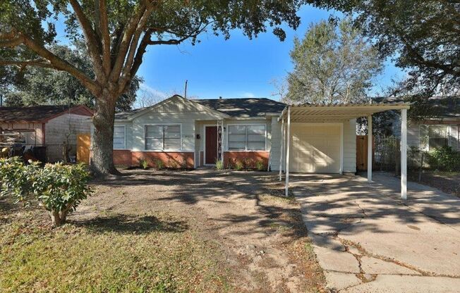 Charming 3 Bedroom Home in Central Houston!