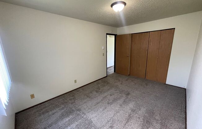 2 beds, 1 bath, $690, Unit 13
