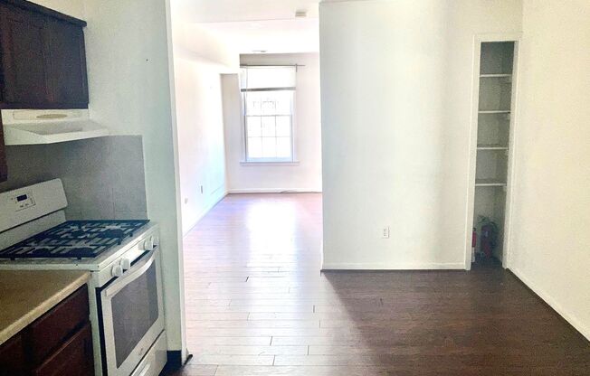 1 bed, 1 bath, 925 sqft, $1,100, Unit 1st Floor