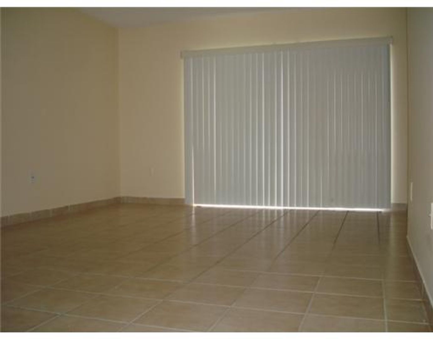 Townhome 2 Bedroom 2.5 Bathroom and fenced backyard