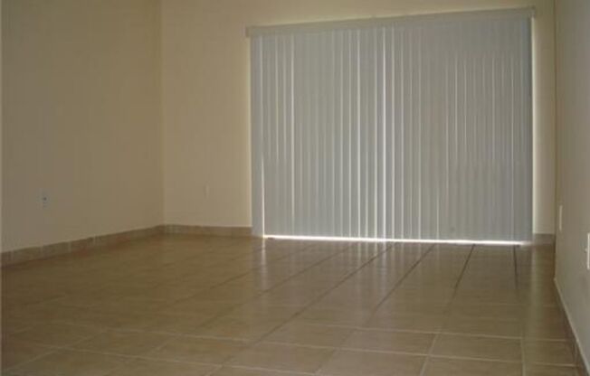 Townhome 2 Bedroom 2.5 Bathroom and fenced backyard