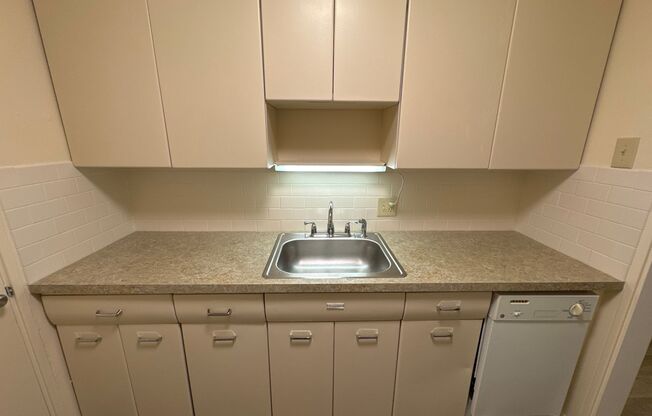 2 beds, 1.5 baths, 1,106 sqft, $1,650, Unit 103