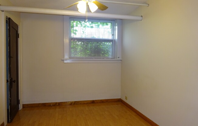 2 beds, 1 bath, 855 sqft, $1,200, Unit B2
