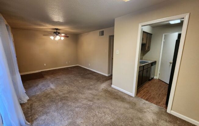 2 beds, 1 bath, 880 sqft, $725, Unit 111 Barton Street #52