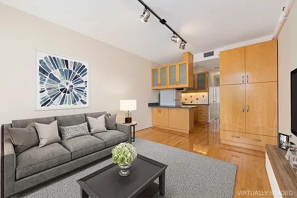 45 44 VERNON BLVD