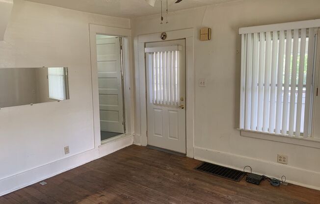 2 beds, 1 bath, $1,050