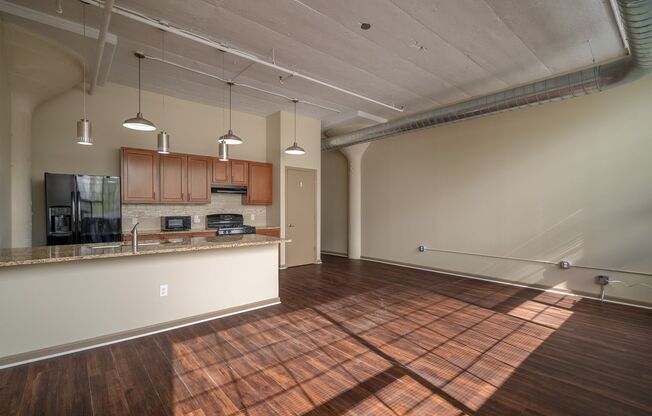 2 beds, 1 bath, $1,300, Unit 124