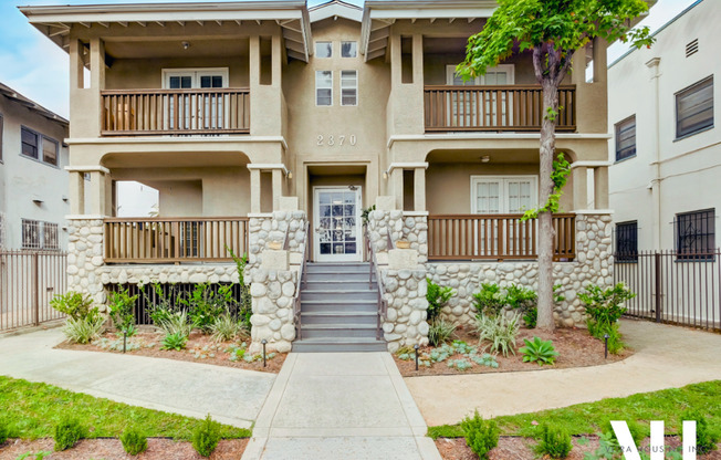 Portland Place: 2370 Portland Street - Three Bedrooms Near USC!